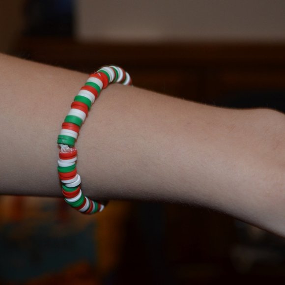 Handmade Watermelon colored Clay bead Elastic bracelet - Picture 4 of 5